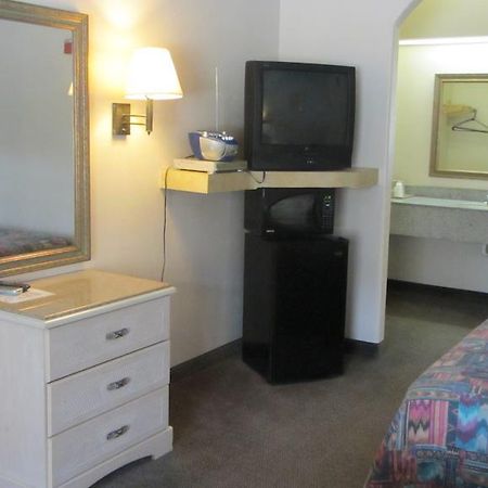 Camelot Inn & Suites Highway 290/Northwest Freeway Jersey Village Esterno foto