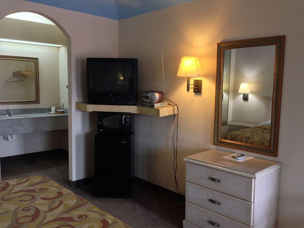 Camelot Inn & Suites Highway 290/Northwest Freeway Jersey Village Esterno foto