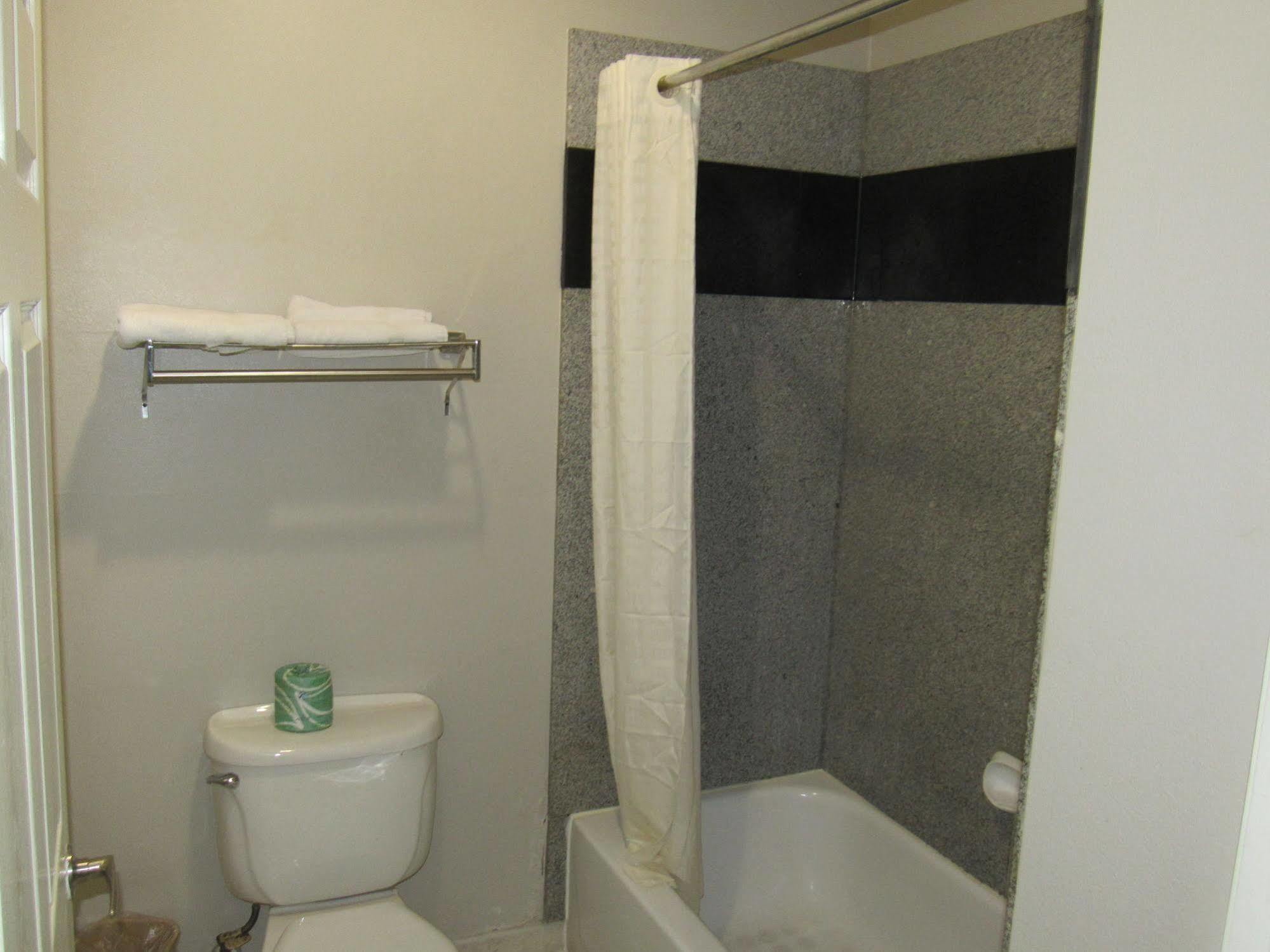 Camelot Inn & Suites Highway 290/Northwest Freeway Jersey Village Esterno foto